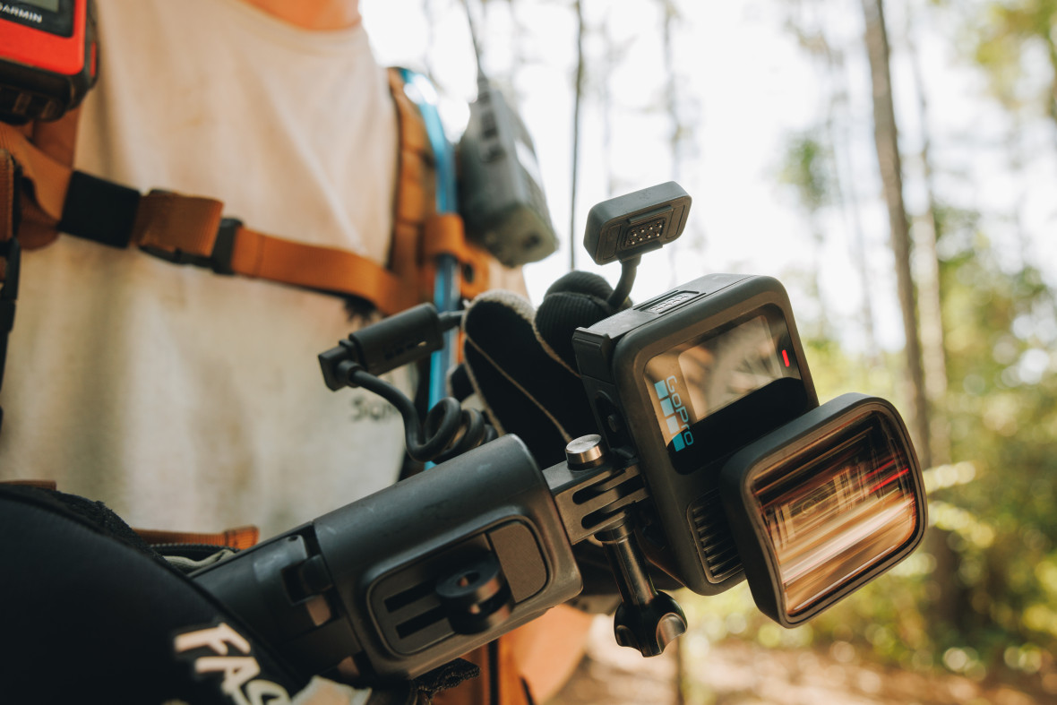 Живлення й контроль без пауз