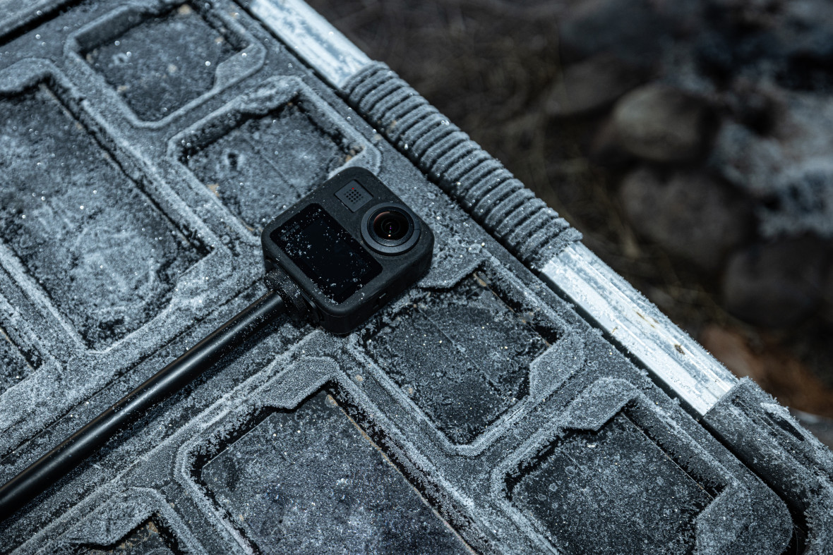 Висувається на 122 см, складається до 25 см